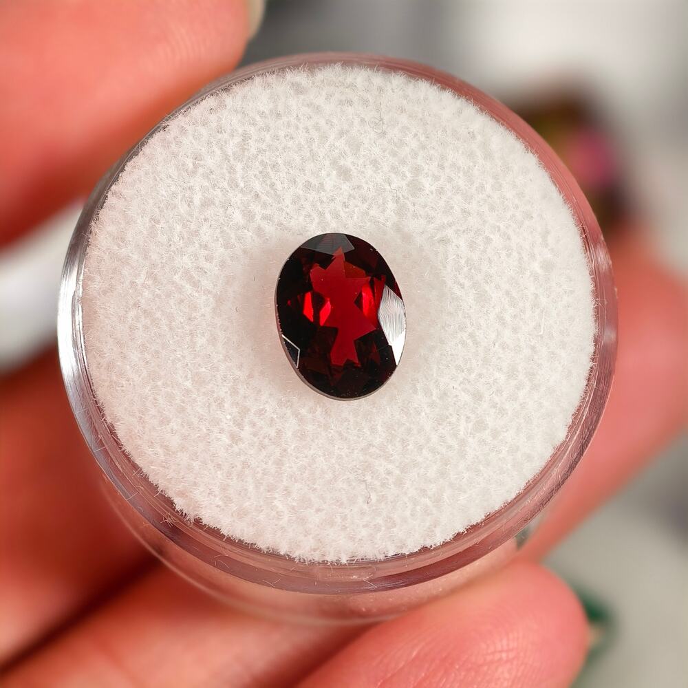 1.90ct Garnet Oval Cut Gemstone